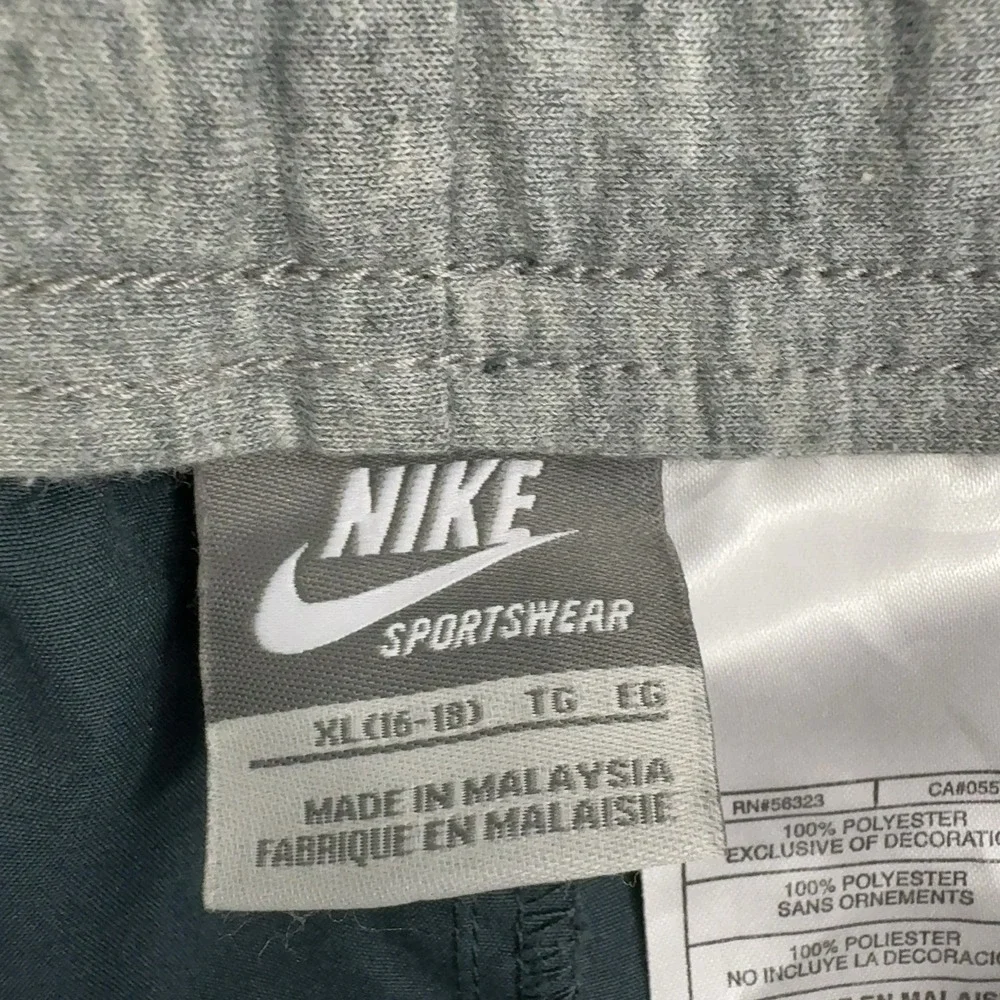 Nike Shorts Girls XL Gray Polyester Elastic Waist Sportswear Active Athleisure